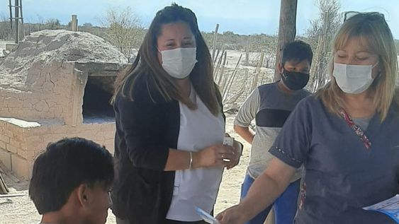 Los primeros en recibir vacunas de Cansino fueron habitantes de las Lagunas y Bermejo