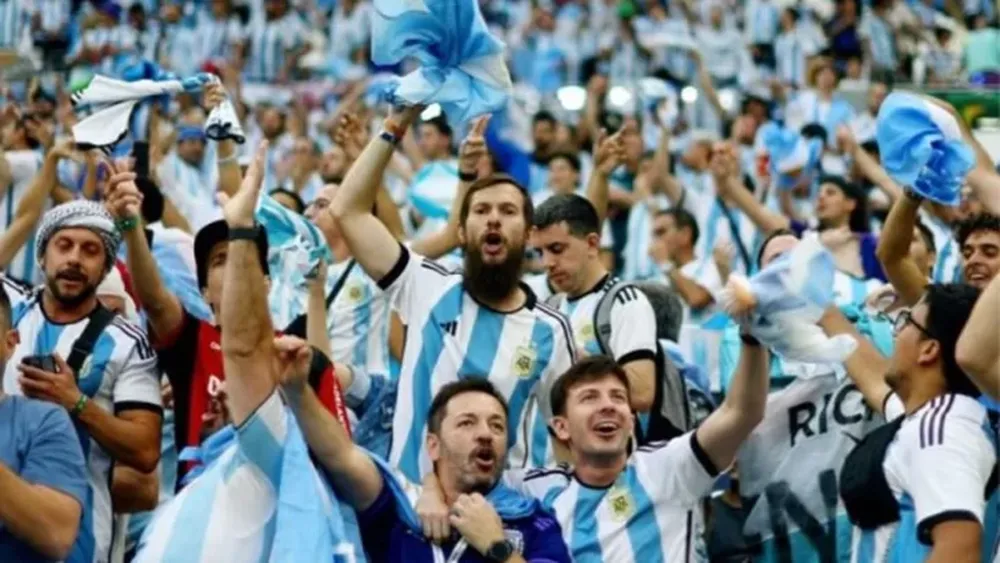 Convocan a hinchas a sumarse a la película de la Selección campeona en Qatar