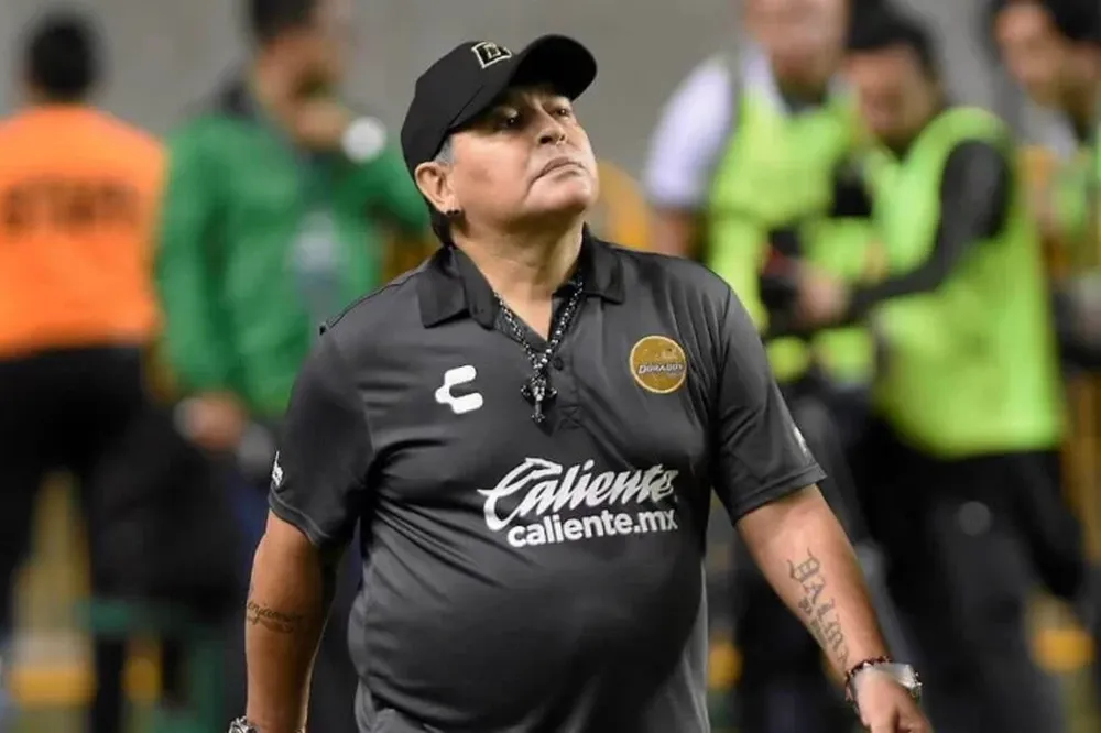 Un enroque de técnicos podría dejar a Maradona como DT de Defensa