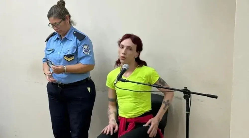 Tres años de prisión sin cárcel a una mujer trans por grooming y extorsión a un menor