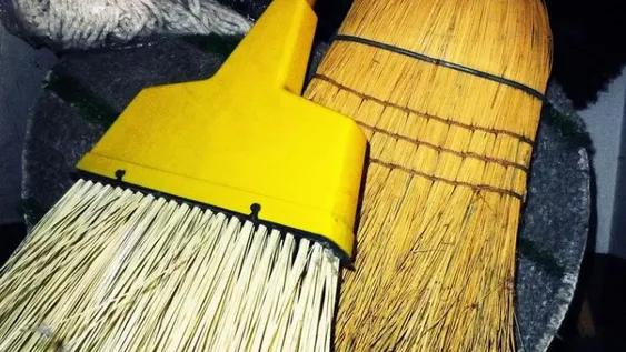 Cayó preso por robar suavizante y jabón para ropa, cepillos y una pala de una casa