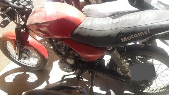 En moto y sin casco, se estrelló con un alambrado y falleció 9 días después