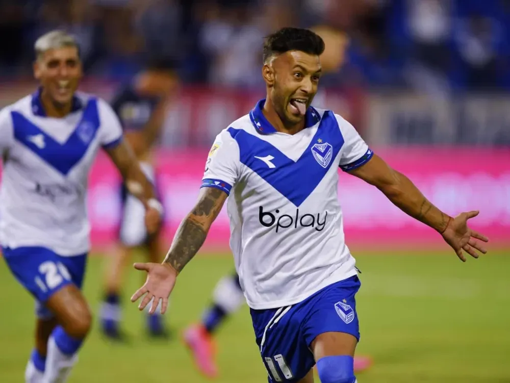 Vélez fue más que Gimnasia en Liniers y sorteó el debut con éxito