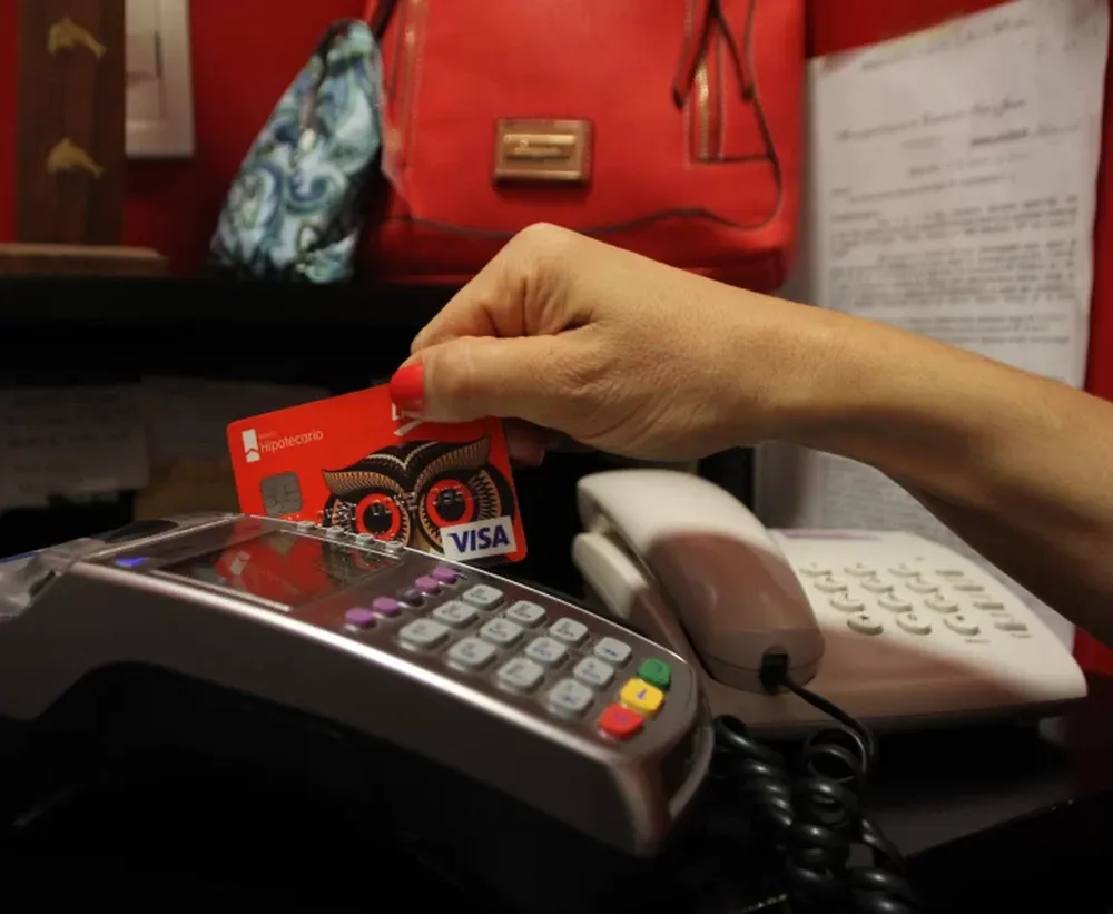 Sólo el 50% del comercio en San  Juan cuenta con sistema de posnet