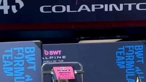 OFICIAL. En boxes de Imola instalaron la cartelería de Colapinto y su 43.