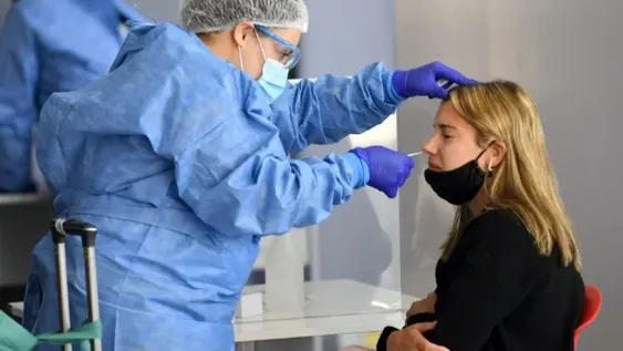 En el país, el 13% de las personas con covid en el último mes ya se habían contagiado antes