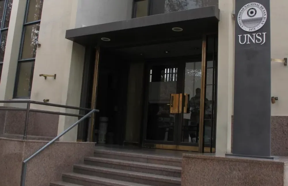 Cuatro estudiantes y una docente de la UNSJ tienen coronavirus