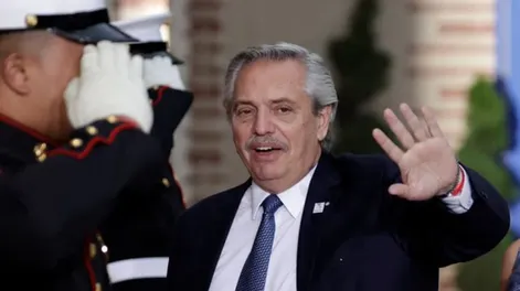 Tras una semana agitada, Fernández reaparece para el acto del Día de la Independencia