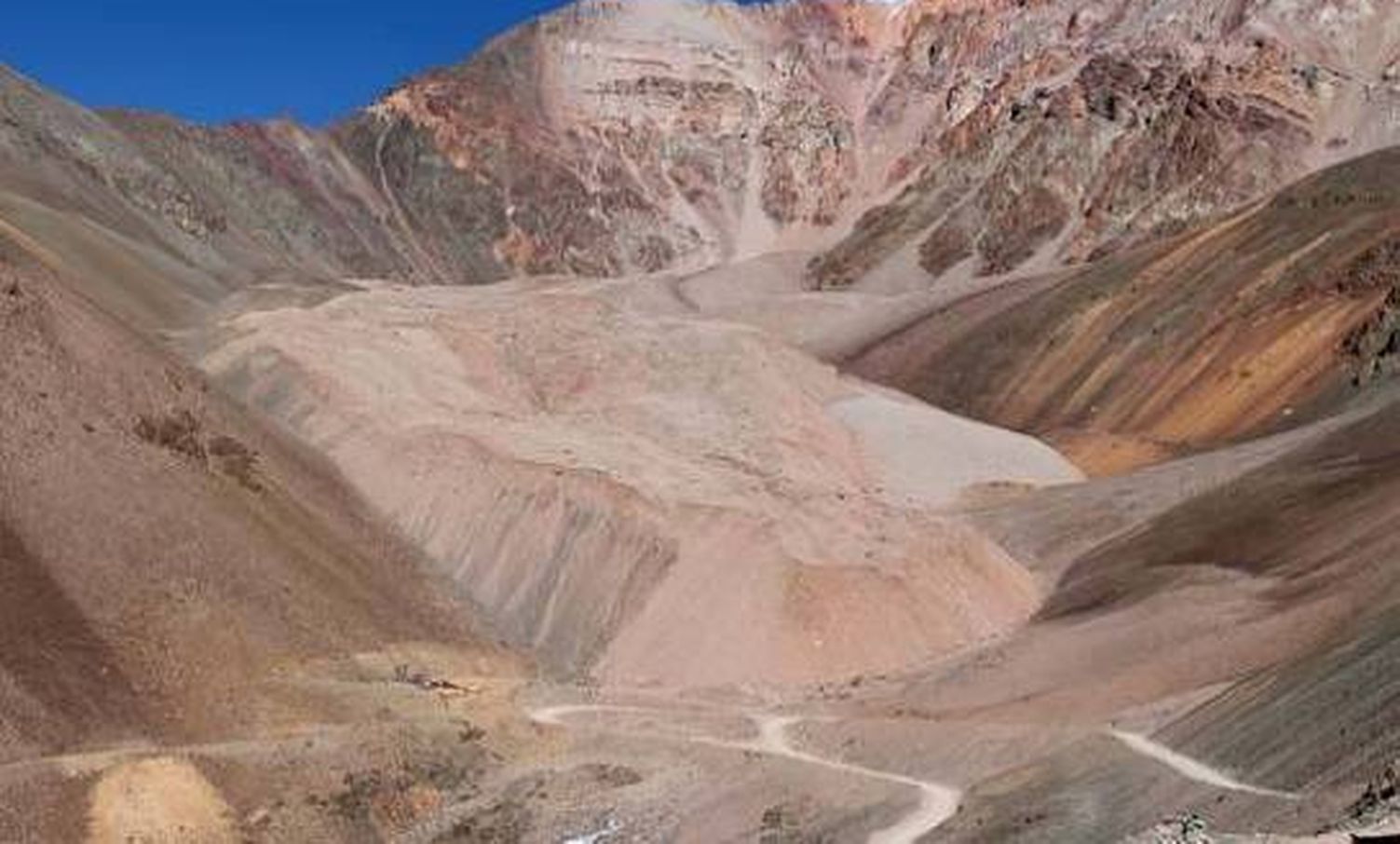 Los glaciares continúan teniendo protección automática, pero las geoformas como los glaciares de escombro (foto), pueden ser retirados del inventario si prueban que no tiene relevancia hídrica.&nbsp;