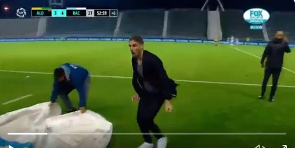 ¡Casi se mata! El festejo loco de Beccacece tras el agónico triunfo de Racing
