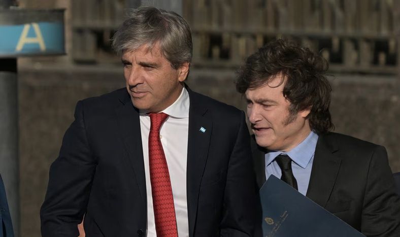 Luis Caputo y Javier Milei.