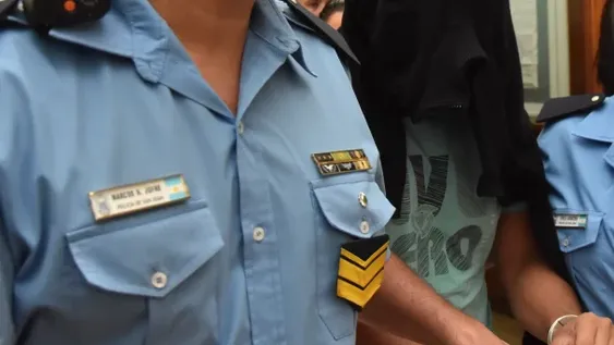 Le dan 13 años al licenciado que chantajeaba a su sobrina para hacer videos porno con ella