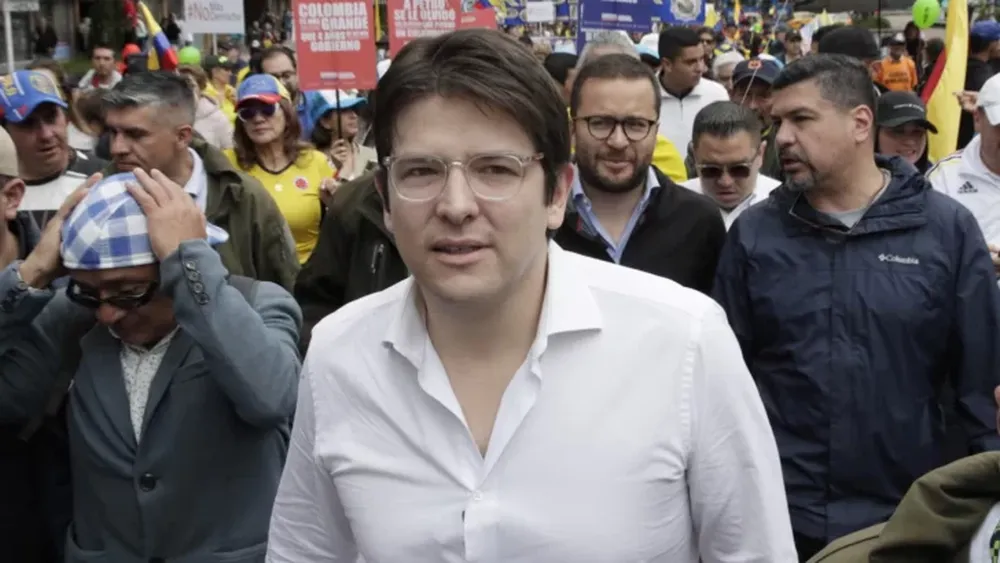 Tras ser baleado, el precandidato a presidente Uribe Turbay fue operado y sigue en estado crítico