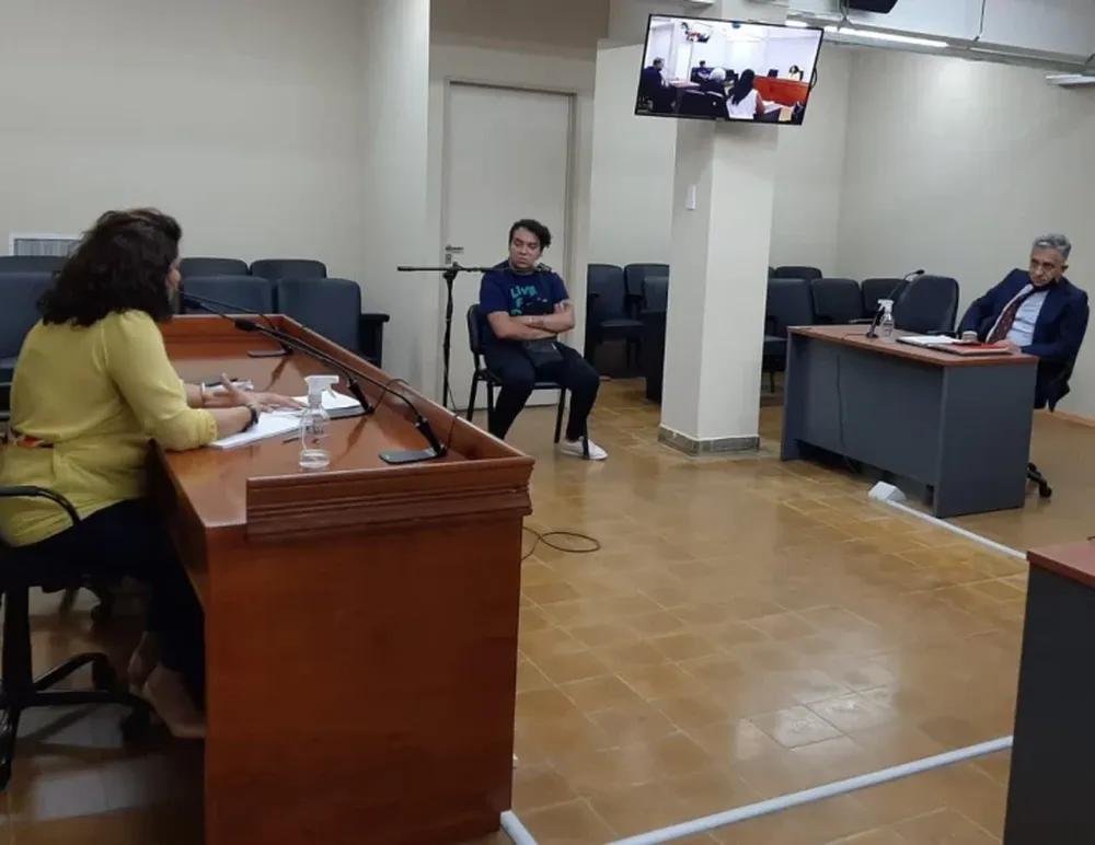 Condena sin encierro para el que filmó a la portera con el adolescente