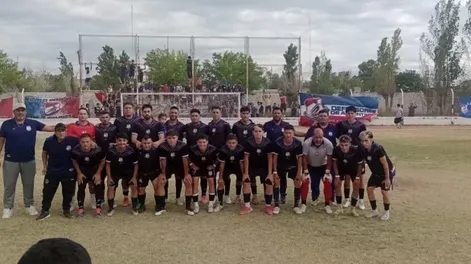 Histórico,. Defensores de Argentinos será parte de la Primera A del fútbol de San Juan tras el ascenso ante Villa Hipódromo.