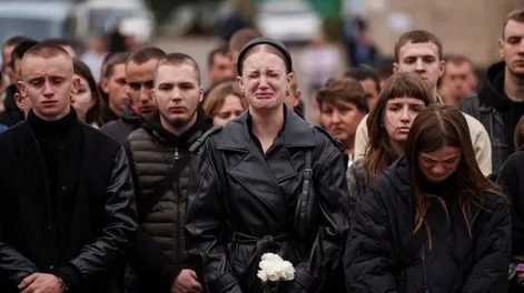 Cuatro años de la guerra en Ucrania: casi 1,8 millones de bajas militares, cerca de 15.000 civiles muertos y 5,9 millones de desplazados