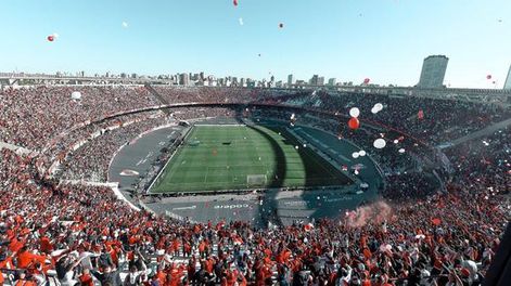 Gobierno a los clubes de fútbol: “Si no pueden controlar el aforo, volverán a jugar sin público”