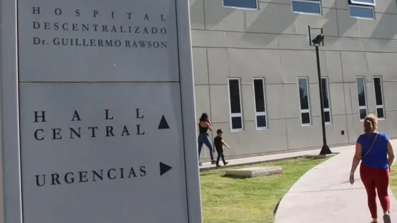 Una bebé de 17 meses fue atropellada cuando cruzaba la calle junto a su madre