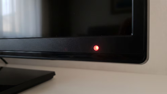 por que el televisor tiene una luz roja parpadeando y que problema esta avisando