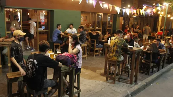 La noche en los bares: 7 horas de lleno total y con mucho respeto del protocolo