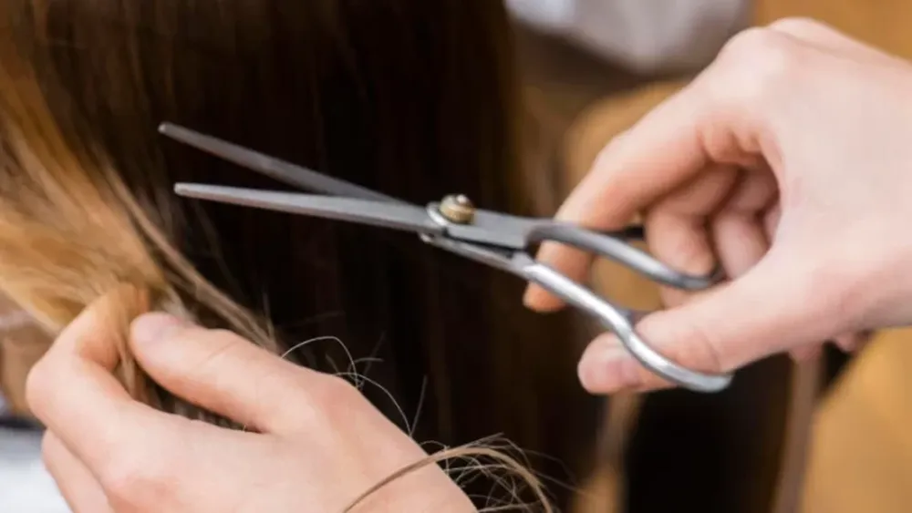 Cómo influye el calendario lunar a la hora de cortarse el pelo: las sugerencias de una experta.