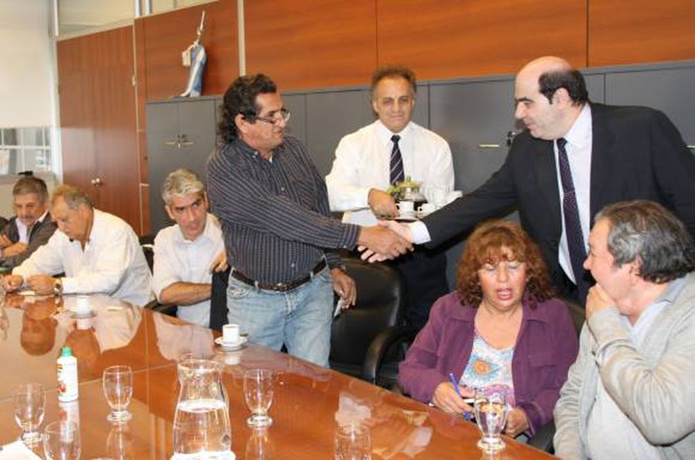 Suba del 24,5 % para agentes y funcionarios