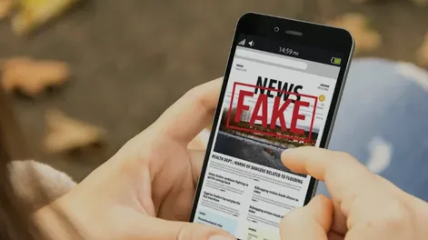 Los niños no tienen profesores, sino guías, que son adultos que supervisan el aprendizaje con IA e imparten los talleres de oratoria, educación financiera, programación y emprendimiento.