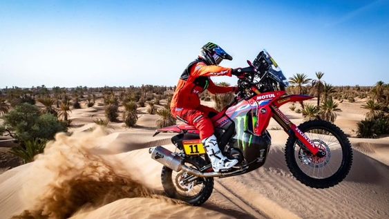 Kevin Benavides sufrió un retraso y cayó al sexto puesto de la general en motos