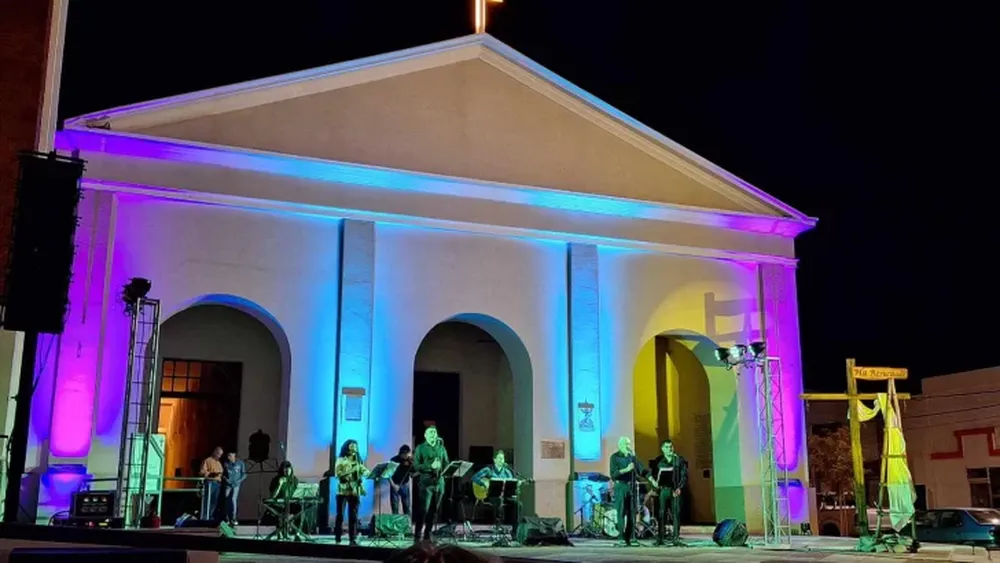 PARTE DEL GRUPO DE MÚSICOS jachalleros, en una de las puestas de la Misa Criolla, que volverá al Santuario de Jáchal.