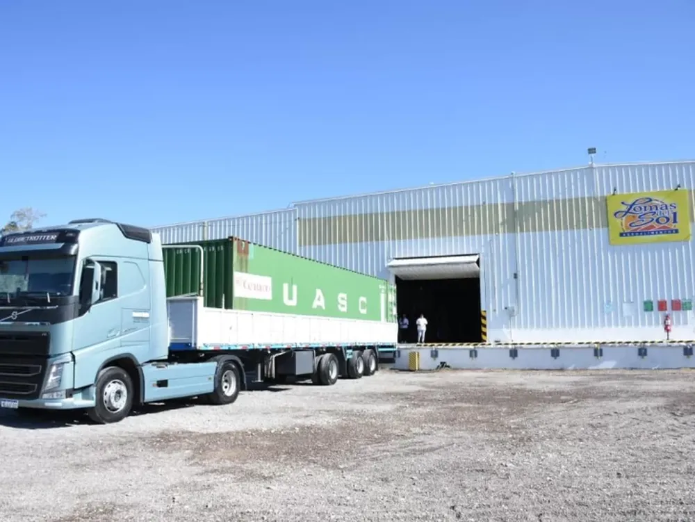 Grave incendio en una de las paseras más grandes de San Juan: unos 300.000 kg afectados