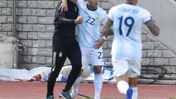[VIDEO] El loco festejo de Scaloni en el gol de Lautaro