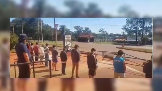 La policía tuvo que sermonear 14 personas que habían violado la cuarentena