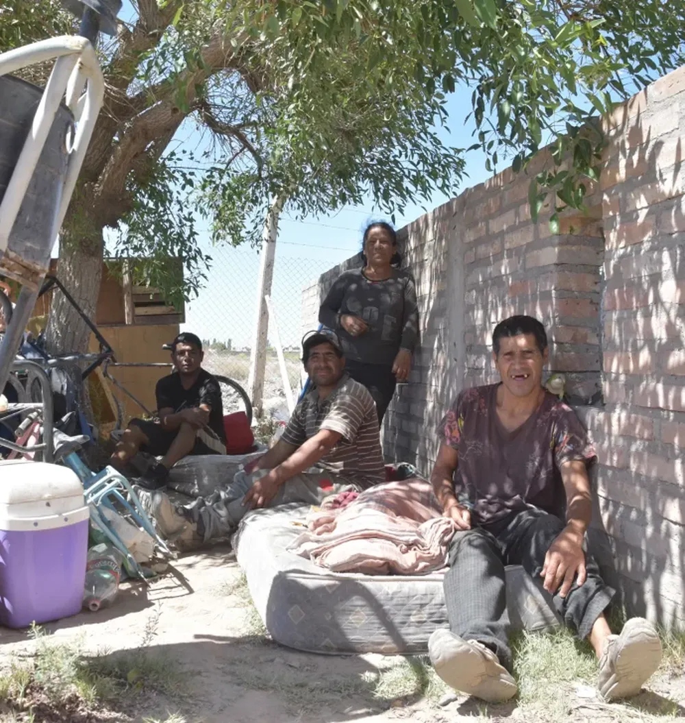 La mujer analfabeta y sus 3 hijos discapacitados ya duermen bajo un techo