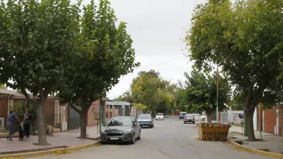 Andaba en moto, perdió el control y chocó contra una casilla policial