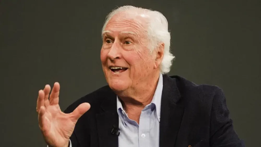 Pino Solanas sigue internado por coronavirus y aseguró que su estado “es delicado y resiste”