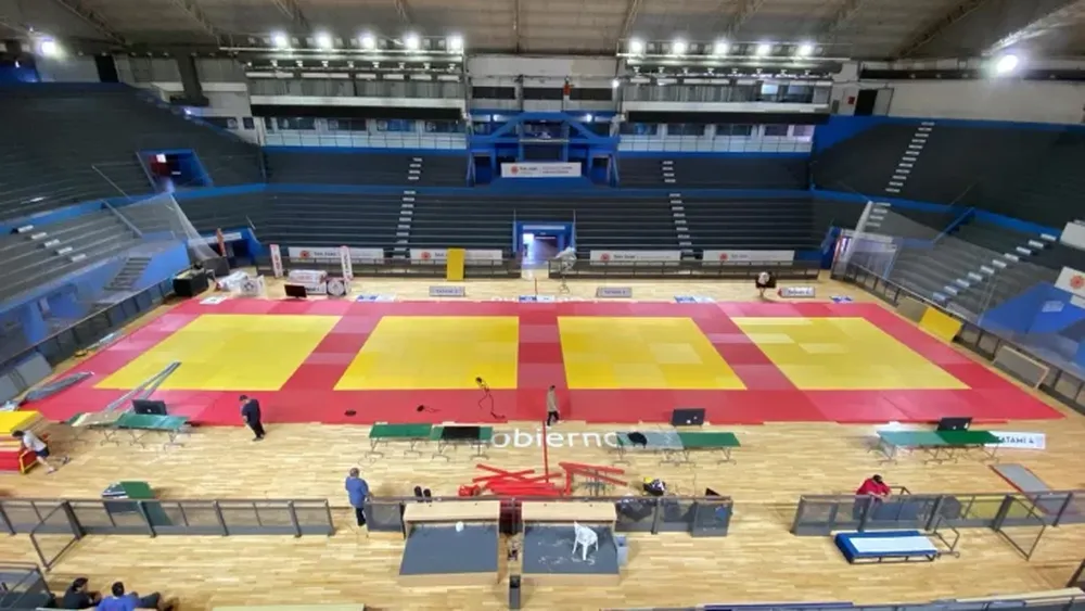 Listo. El Cantoni cambió de cara para recibir el mejor judo del país.