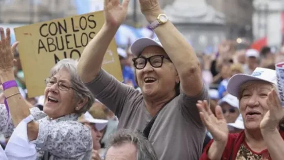 Creen que jubilación mínima subirá a $32.465 con haberes de marzo