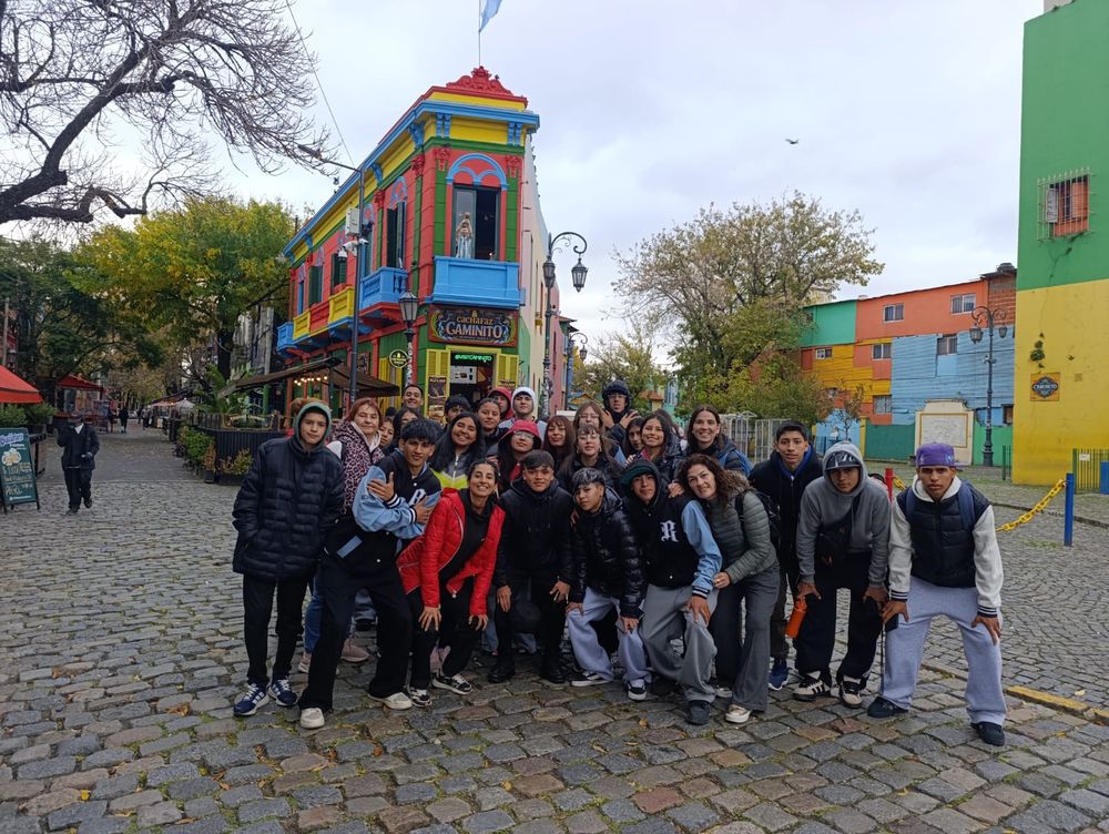 El Barrio Caminito sorprendió a los estudiantes de Caucete con su colorido.