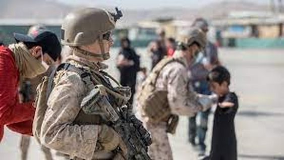 Talibanes advierten sobre “consecuencias” si EEUU no se retira de Afganistán