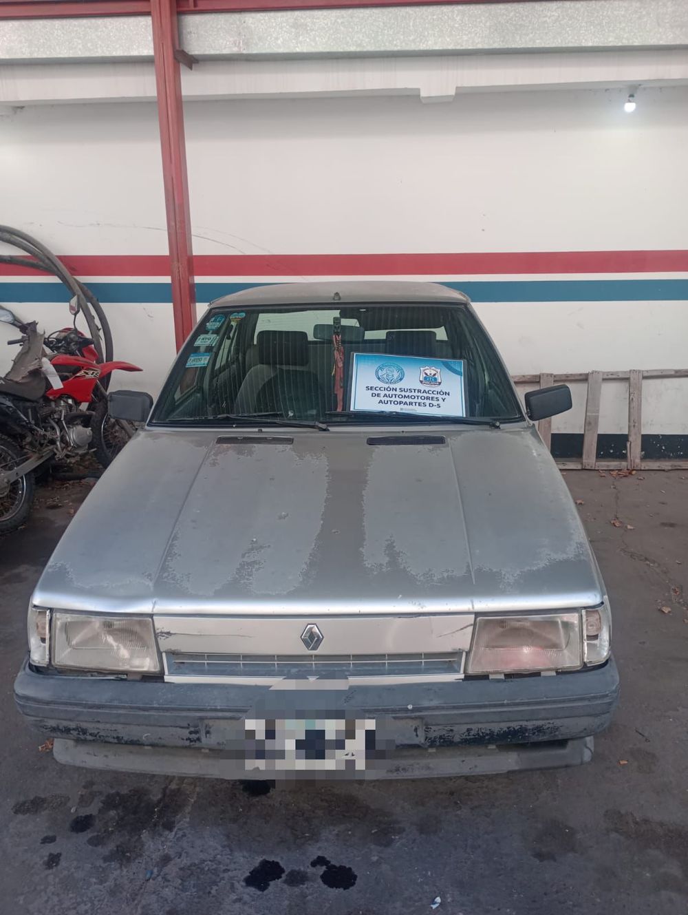 Encontraron en Capital un Renault 9 que había sido robado el sábado