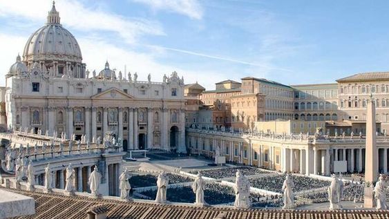 Funcionarios del Vaticano fueron suspendidos por un caso de corrupción