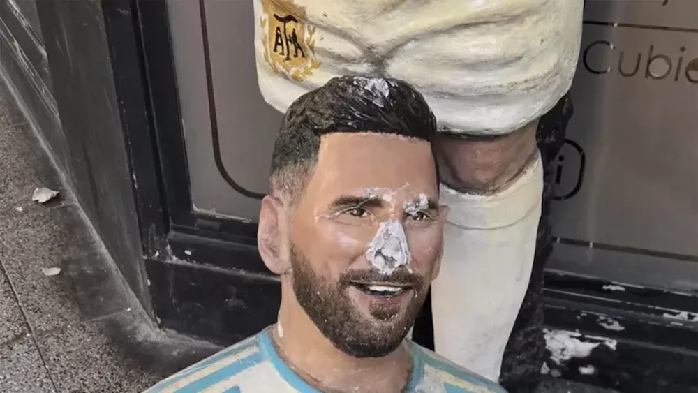 Vandalizaron una estatua de Lionel Messi en Mar del Plata