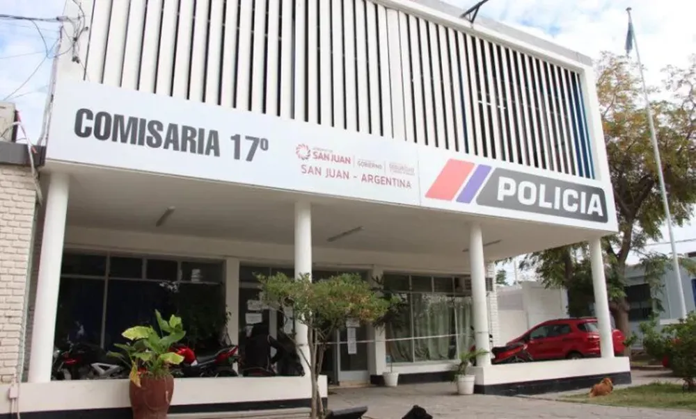 Dos choferes heridos en un terrible choque entre dos camiones