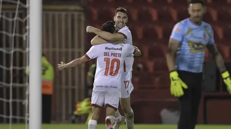 Estudiantes y una lluvia de goles para ser líder: goleó  6 a 1 a Barracas