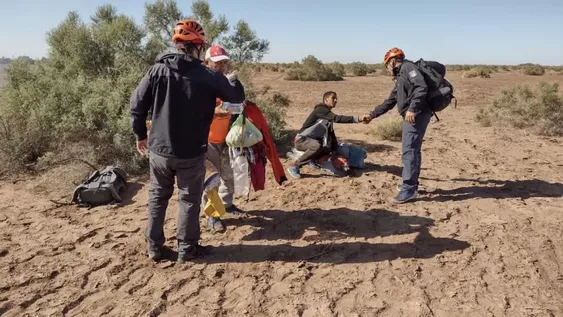 Promesantes que iban a pie a la Difunta Correa se perdieron y los hallaron deshidratados