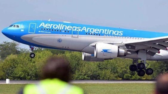 Para atraer turistas al país, el Gobierno analiza regalar 100.000 pasajes aéreos