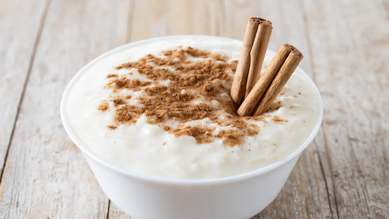 Arroz con leche cremoso: la receta tradicional con pocos ingredientes.