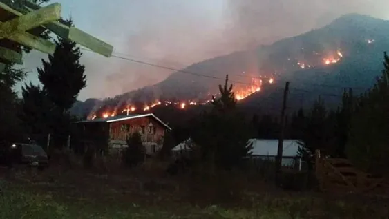 Investigan los incendios en Chubut mientras sigue la lucha contra el fuego