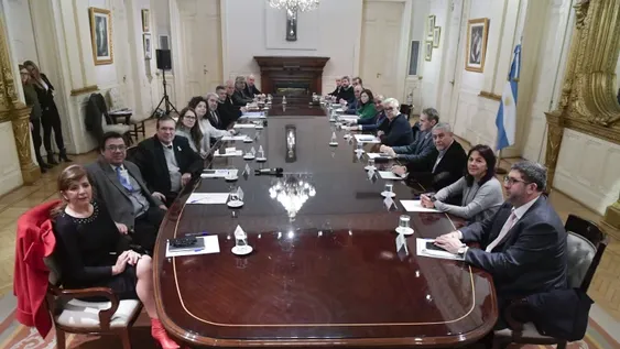 Con el dólar blue volando hasta $317, tomarán nuevas medidas cambiarias