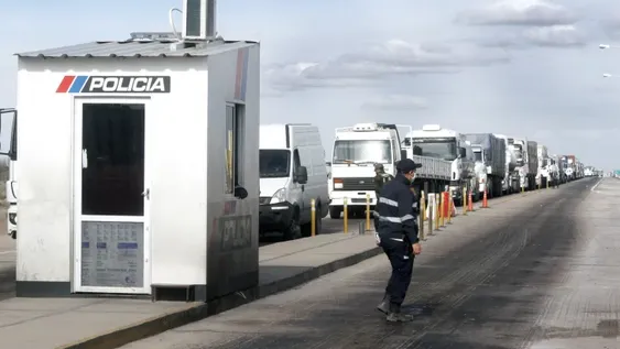 Dio negativo la PCR del policía que trabaja en el control de Bermejo